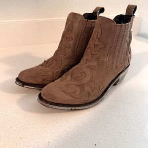 No Roots Boots Lark Liberty Black 6.5